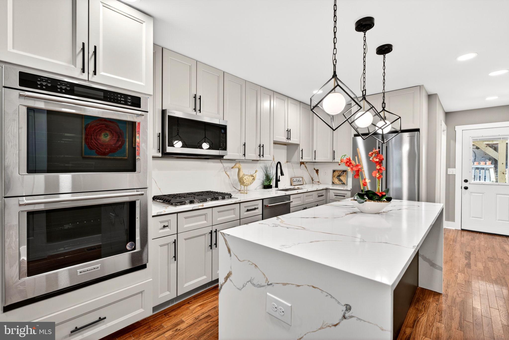 LOCUST POINT - Residential