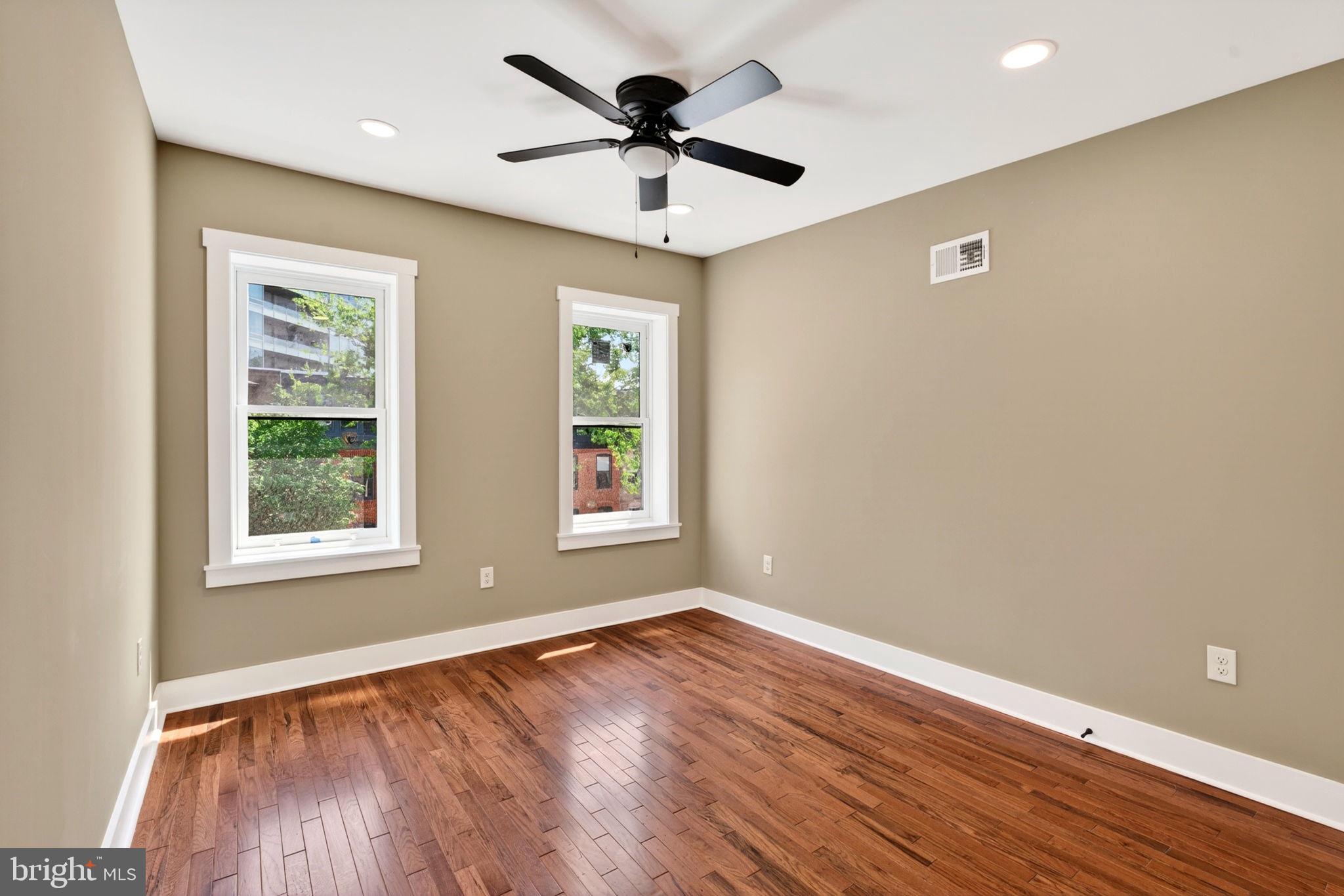 LOCUST POINT - Residential