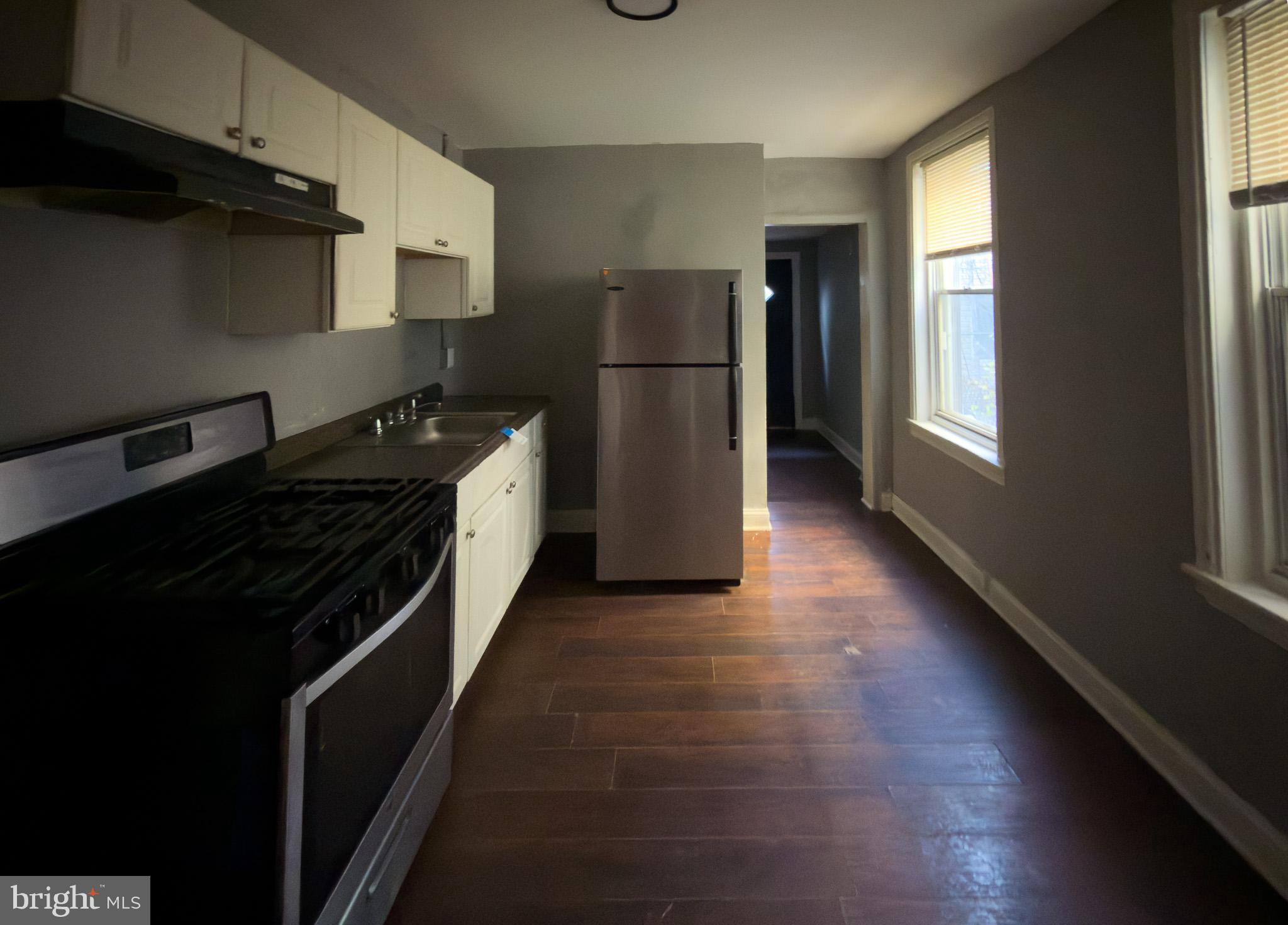 1638 W VICTORIA STREET