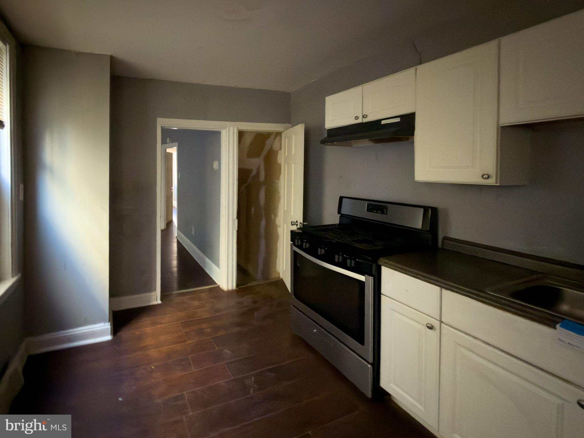 1638 W VICTORIA STREET