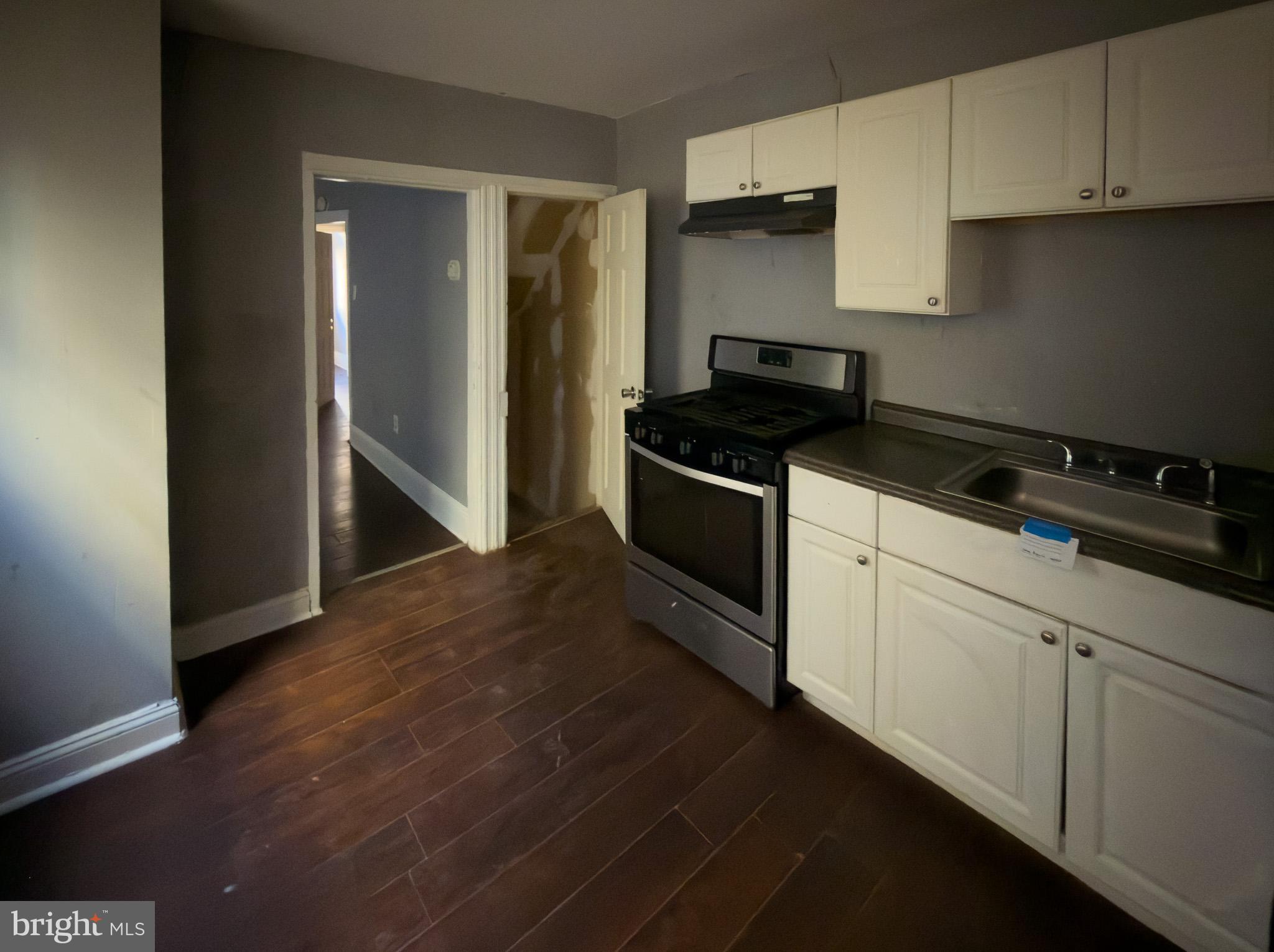 1638 W VICTORIA STREET