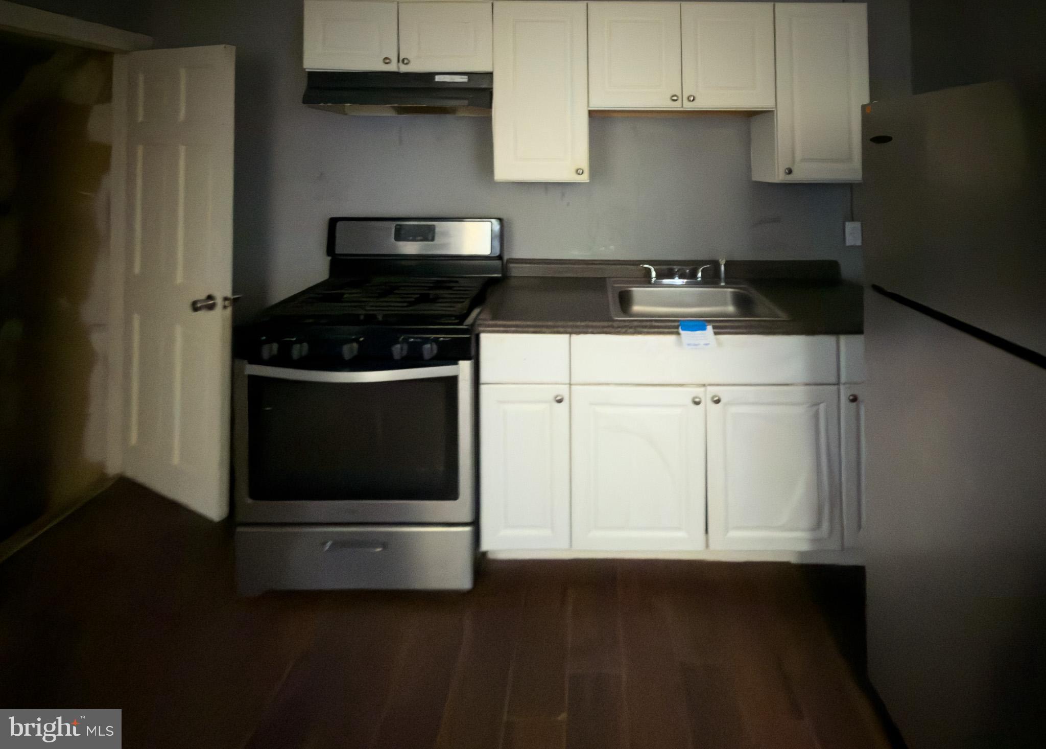 1638 W VICTORIA STREET