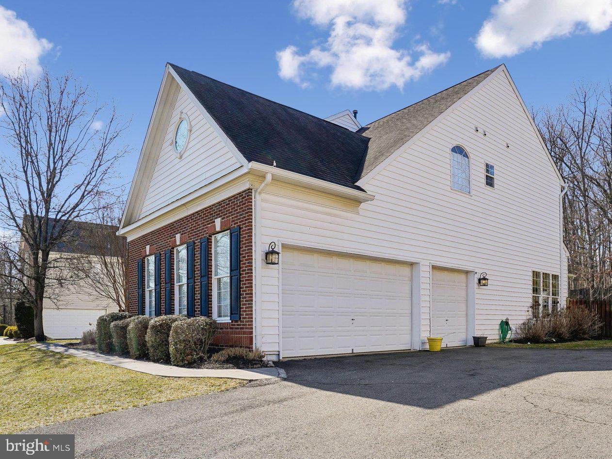 22527 FOREST RUN DRIVE