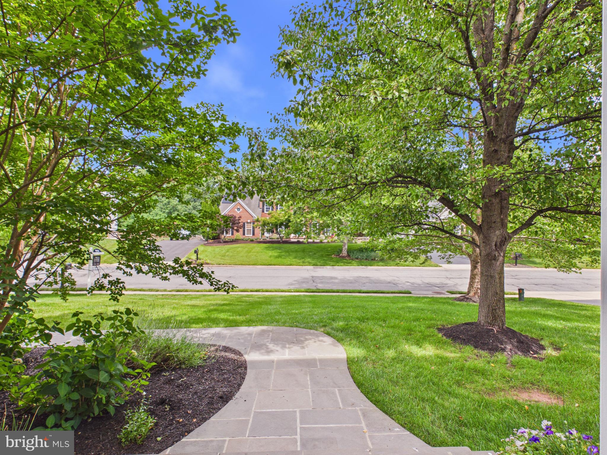 22527 FOREST RUN DRIVE