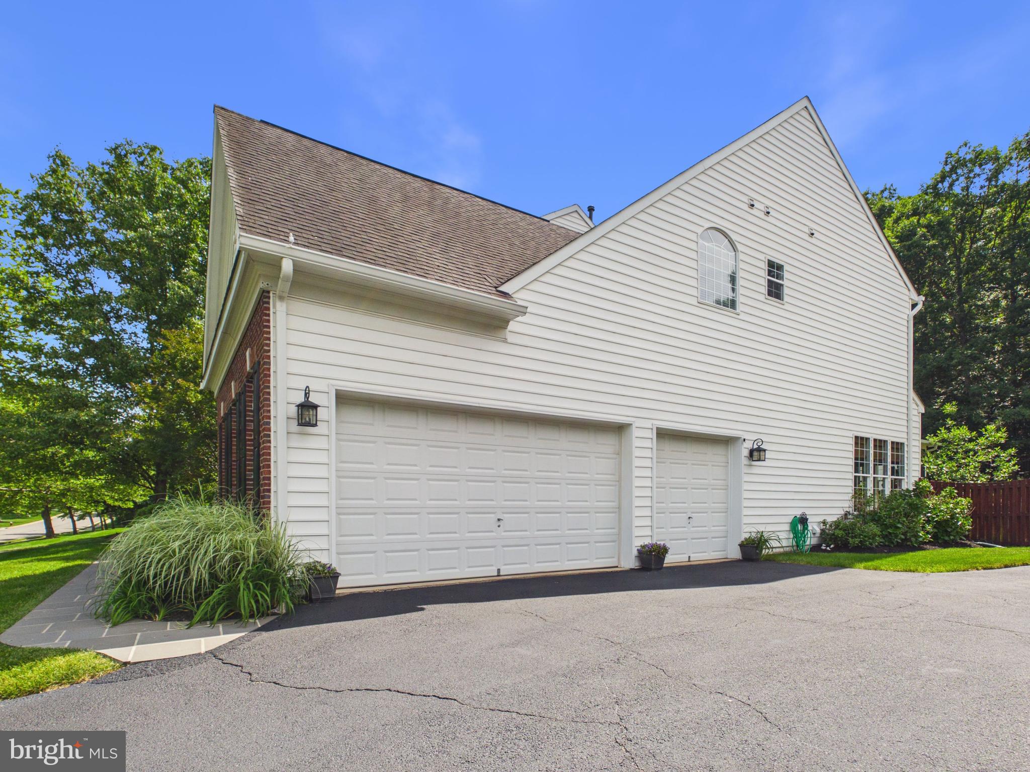 22527 FOREST RUN DRIVE