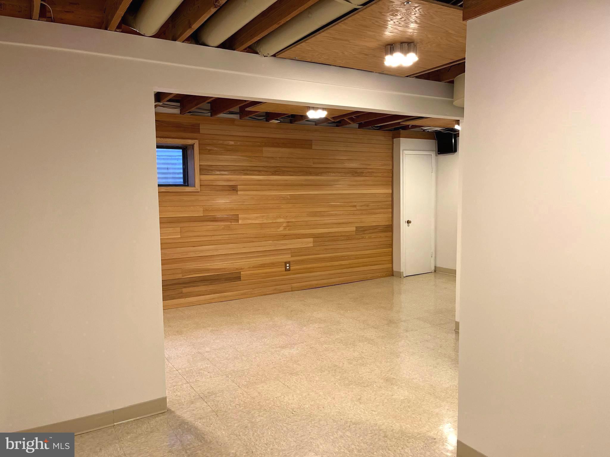 ROYAL COURT - Residential Lease