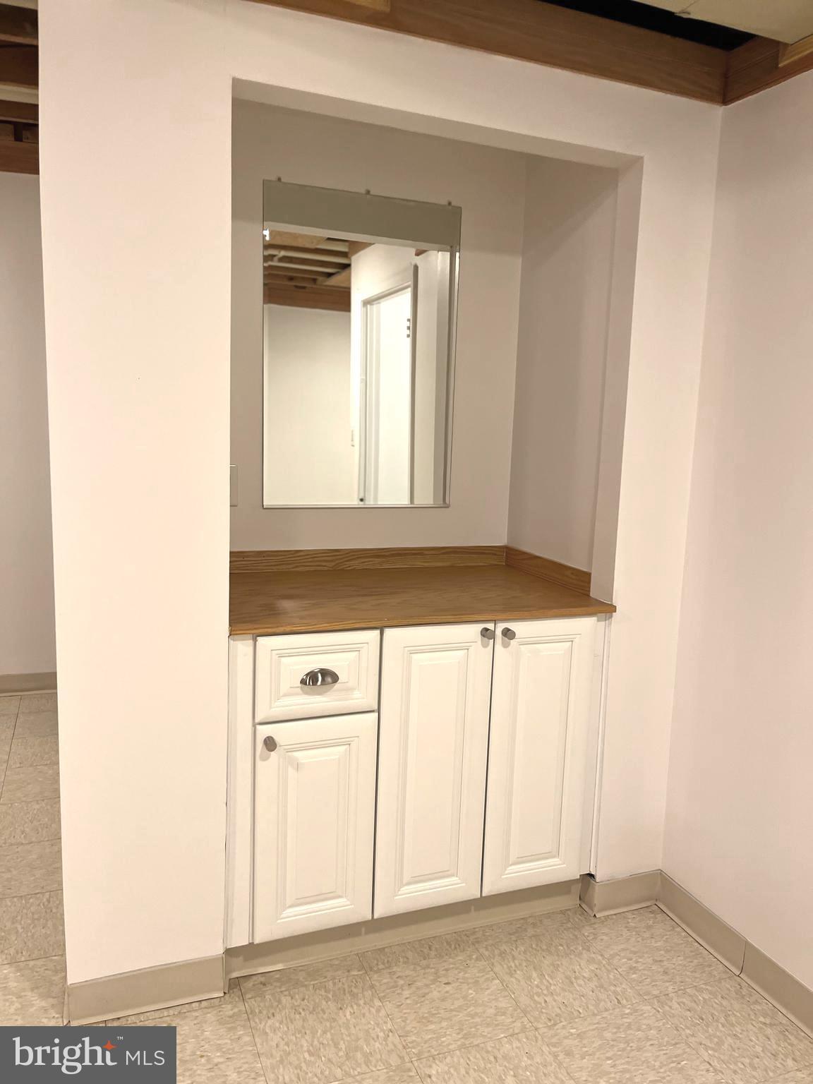 ROYAL COURT - Residential Lease