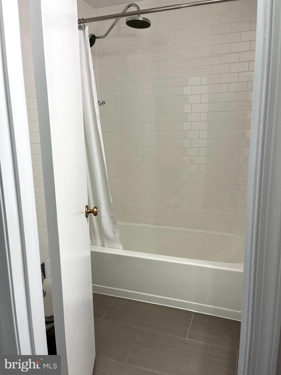 ROYAL COURT - Residential Lease