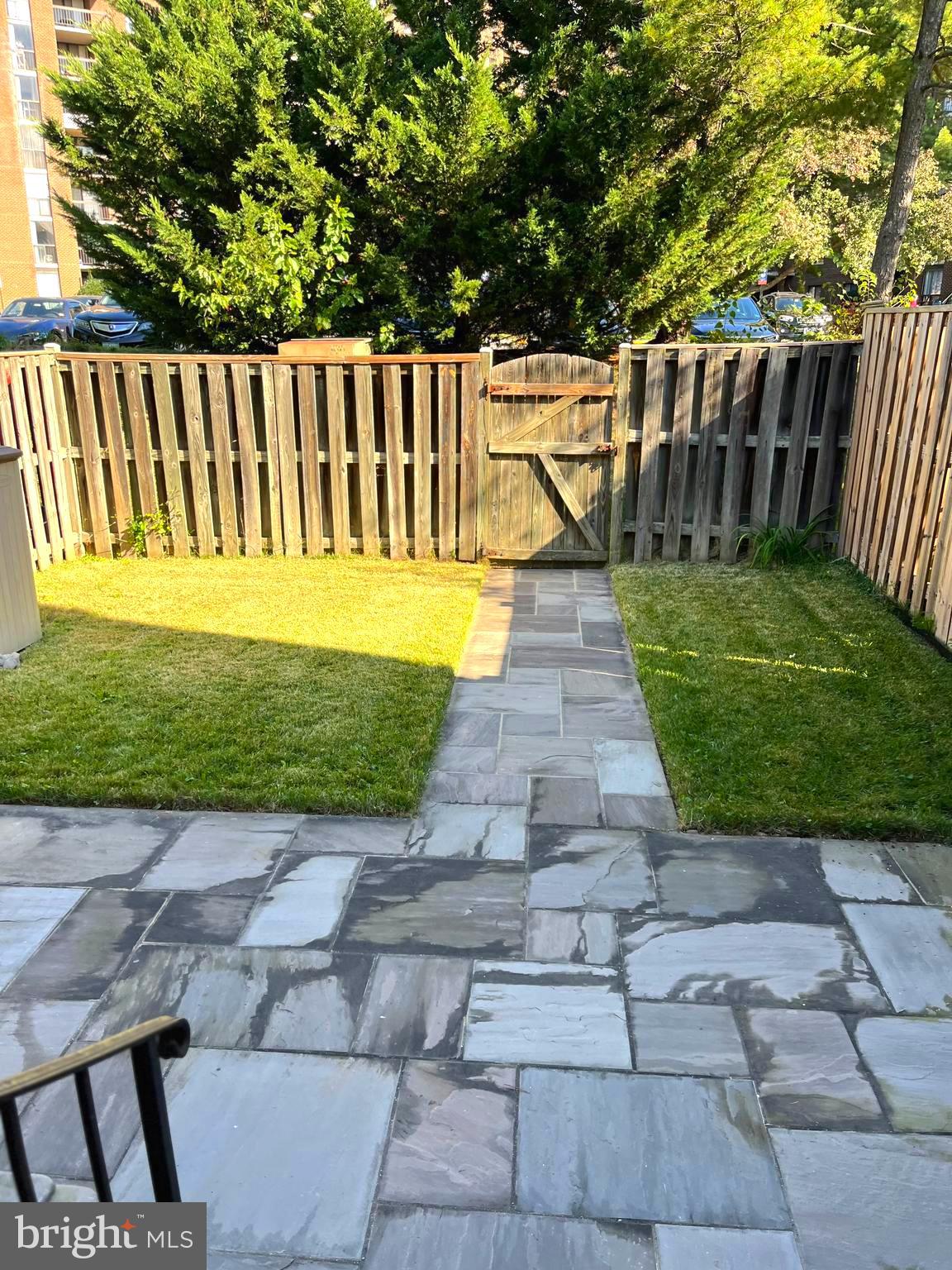 ROYAL COURT - Residential Lease