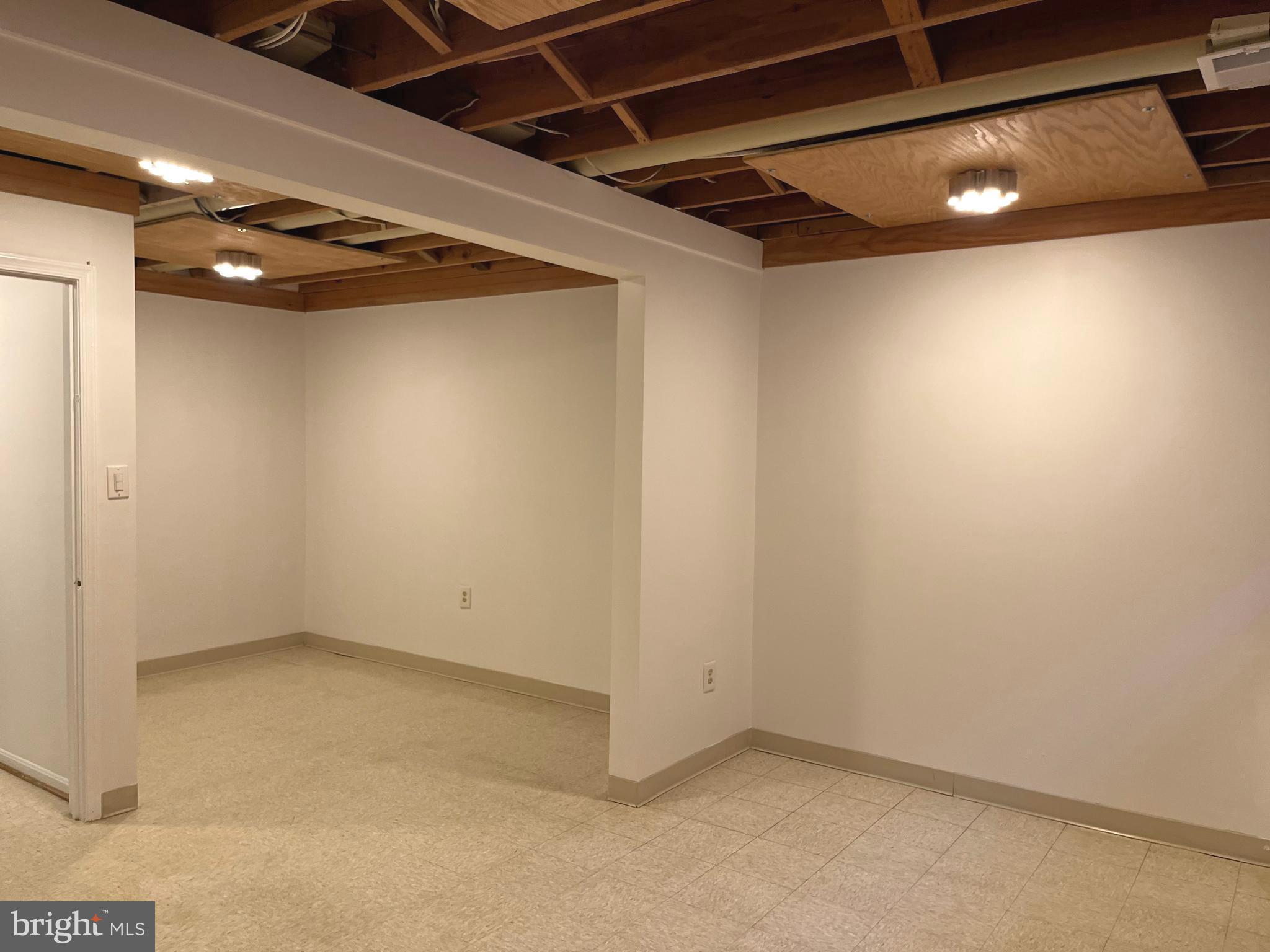 ROYAL COURT - Residential Lease