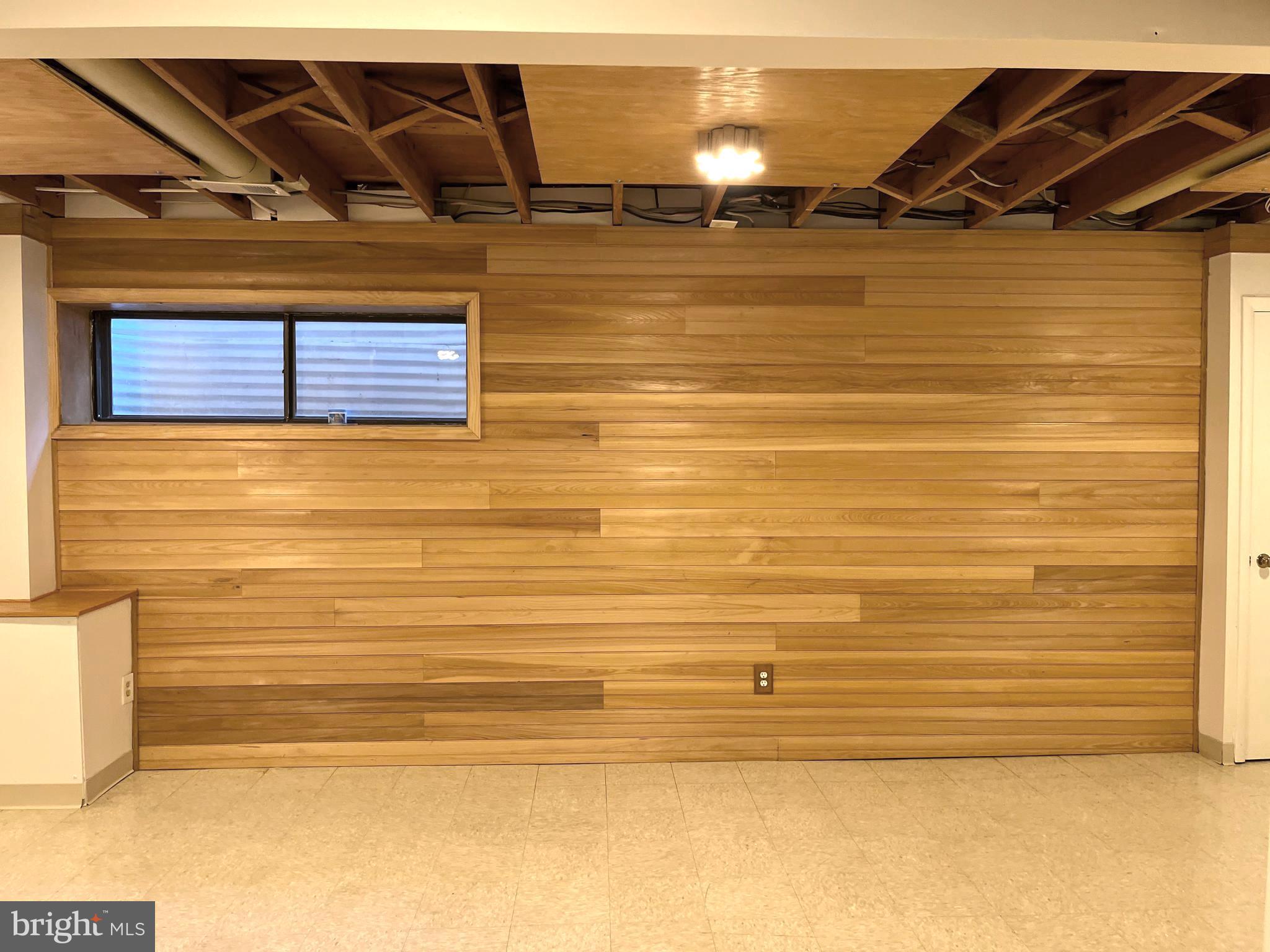 ROYAL COURT - Residential Lease