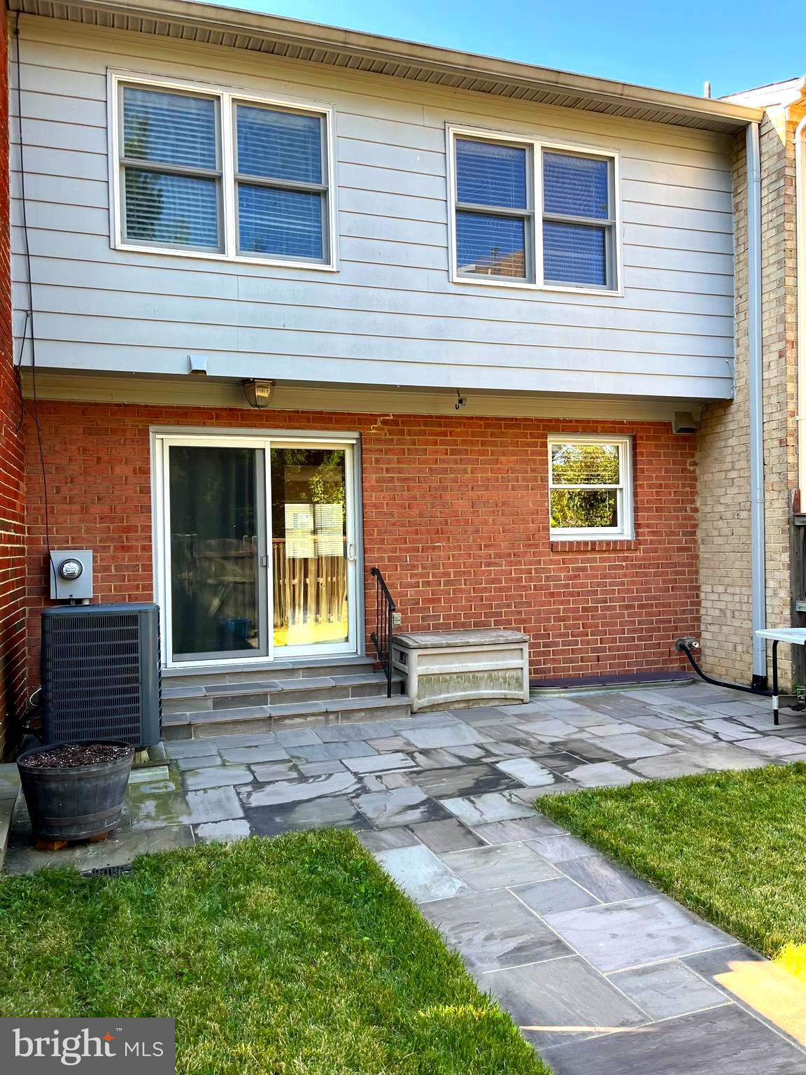 ROYAL COURT - Residential Lease