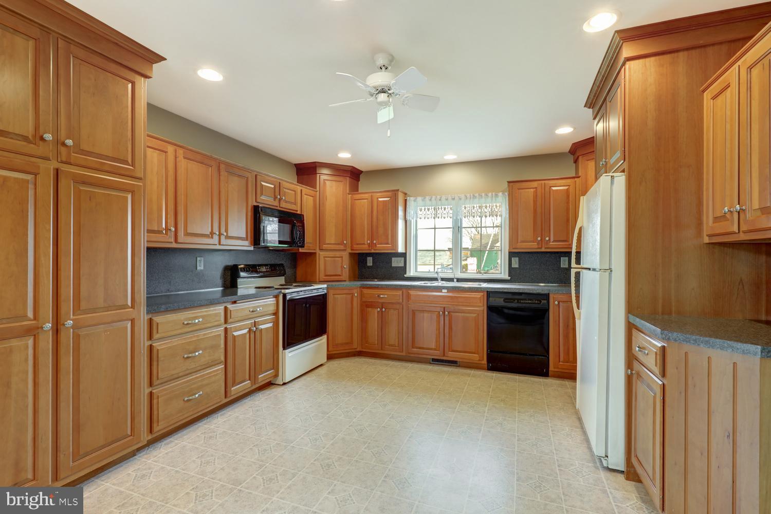 LEACOCK TWP - Residential