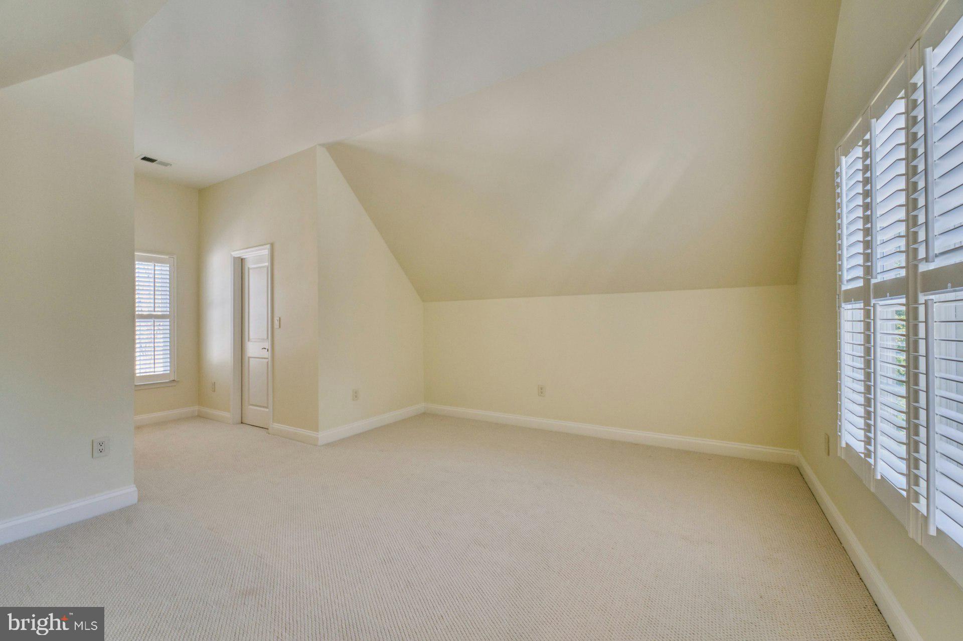 RIVER CREEK - Residential