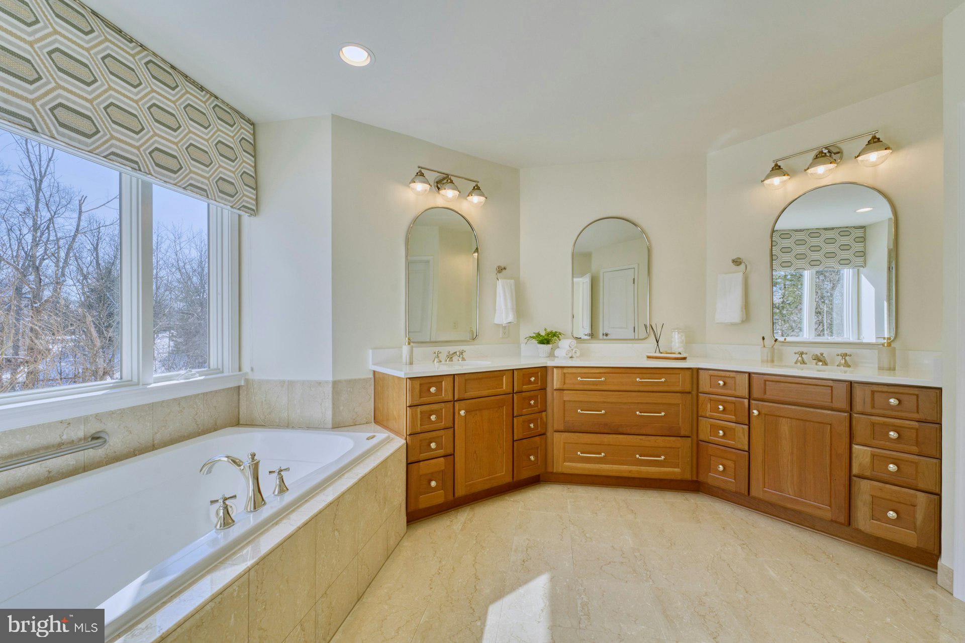 RIVER CREEK - Residential