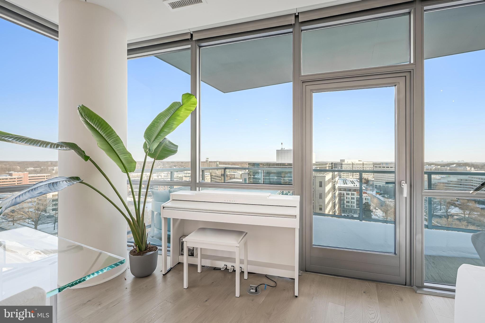 TYSONS CORNER - Residential