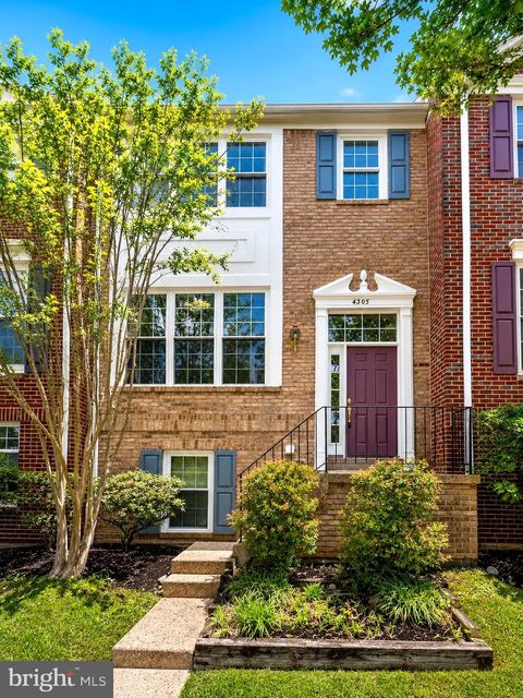 Photo of 4805 Great Heron Terrace, FAIRFAX, VA 22033 (MLS # VAFX2315574)