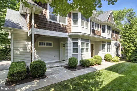 6838 Saint Albans Road, McLean, VA MLS: VAFX2250156