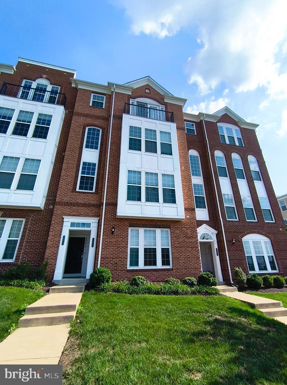 TOWNES AT GOOSE CREEK VILLAGE - Residential Lease