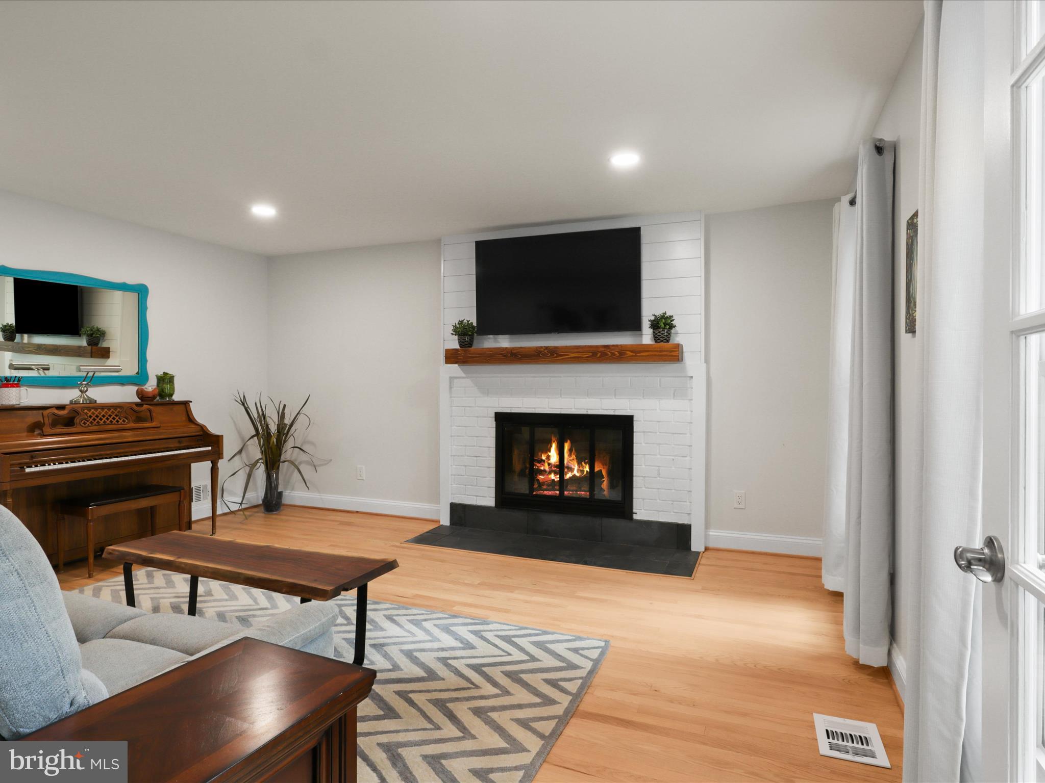 LAKEVALE COURT - Residential