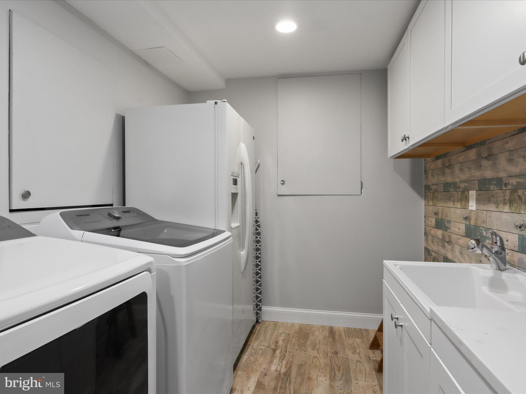 LAKEVALE COURT - Residential