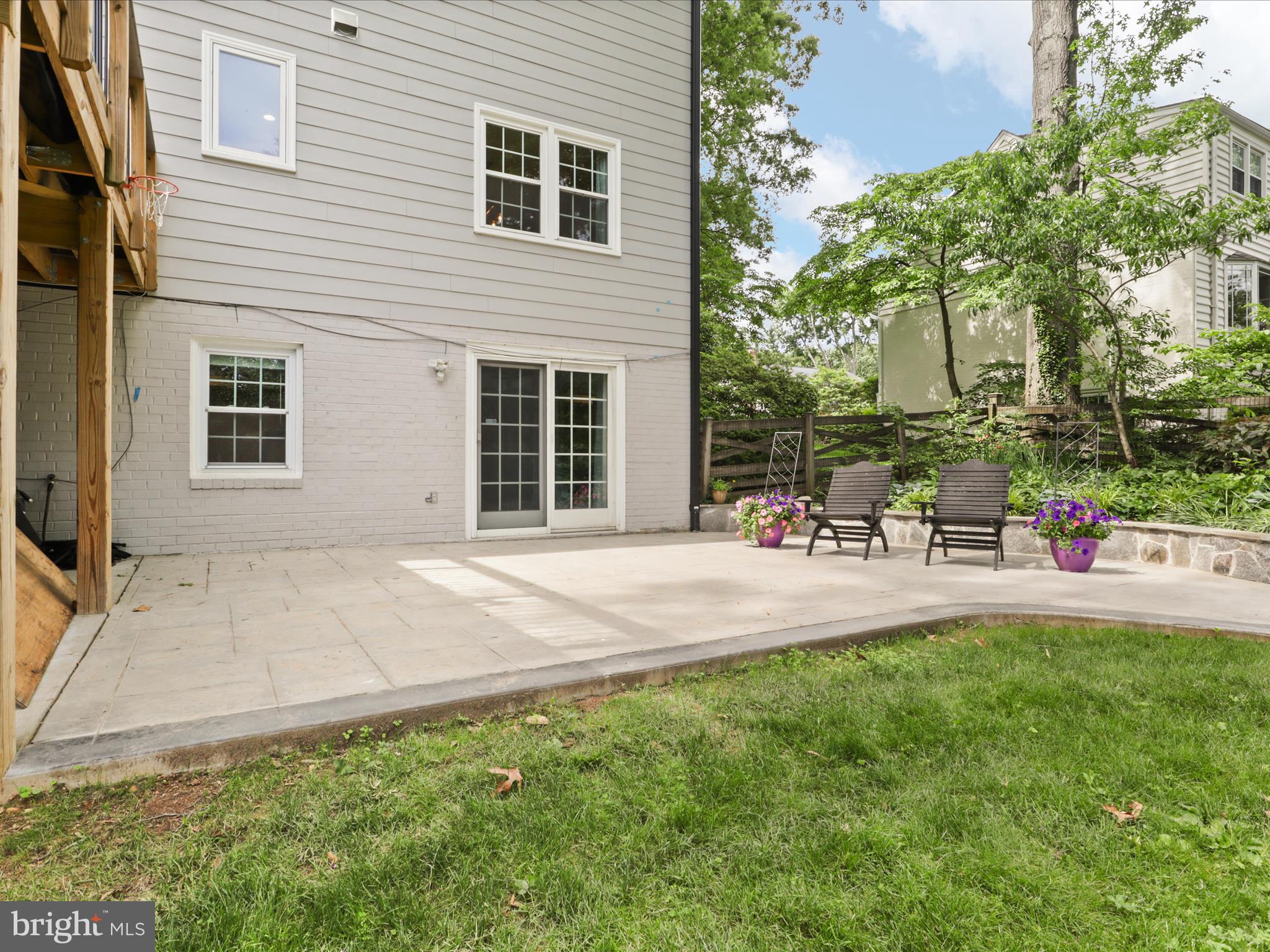 LAKEVALE COURT - Residential