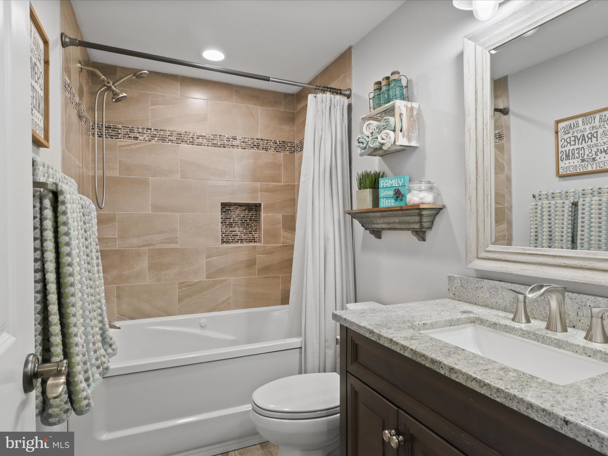 LAKEVALE COURT - Residential