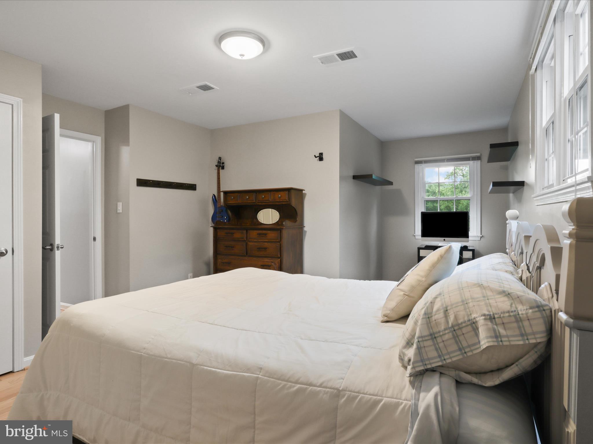 LAKEVALE COURT - Residential