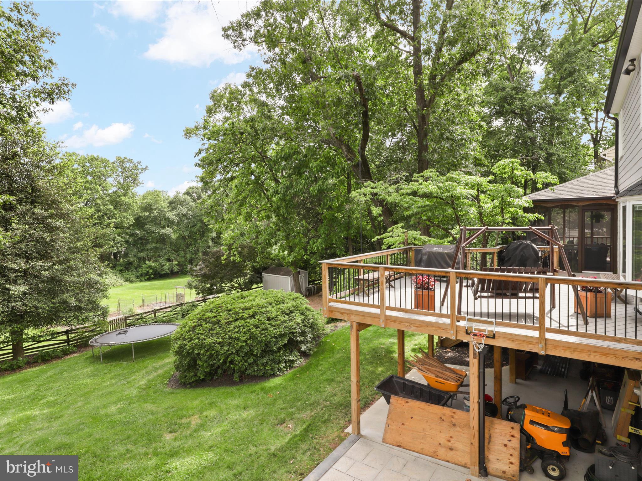 LAKEVALE COURT - Residential