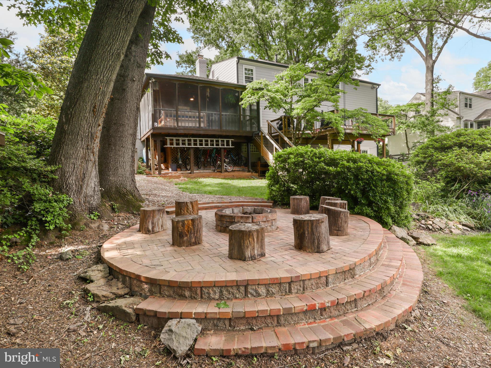 LAKEVALE COURT - Residential