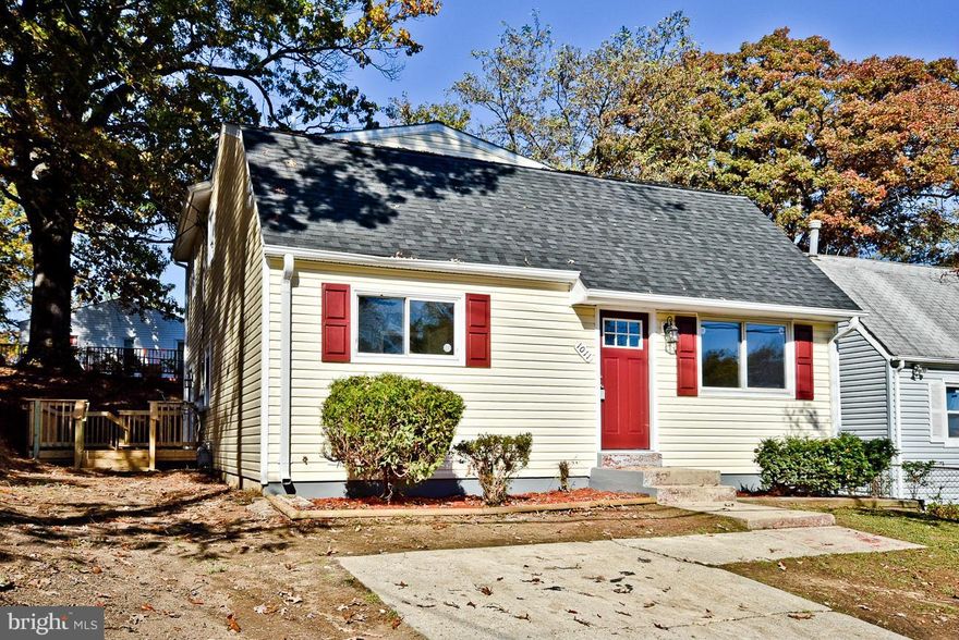 Stunning Renovation w/7Br s, 4 Full Bath . Gorgeous Kitchen with 42  Cabinets, SAMSUNG SS Appliances, Custom Back Splash.New Hardwood and Recess Light throughout, Ceiling Fans. MBR with Walk In Closets & Custom Shower. Jacuzzi. Tray Ceiling. New Water Heater, New Central AC System. Tray Ceilings & Crown Moldings. Side DECK. Looks Small from Outside & Huge Inside. CONV Financing Only. Call CSS