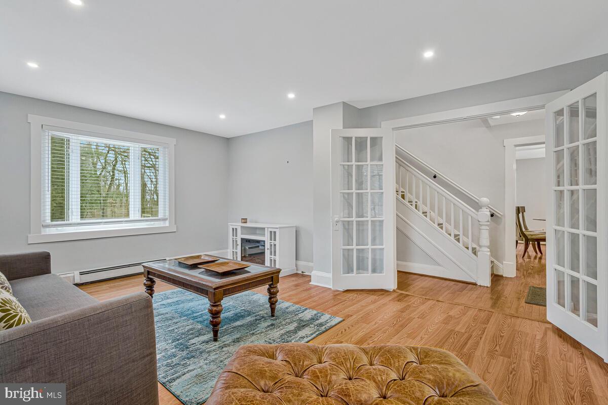 KNOTTS-WEST GLYMONT - Residential