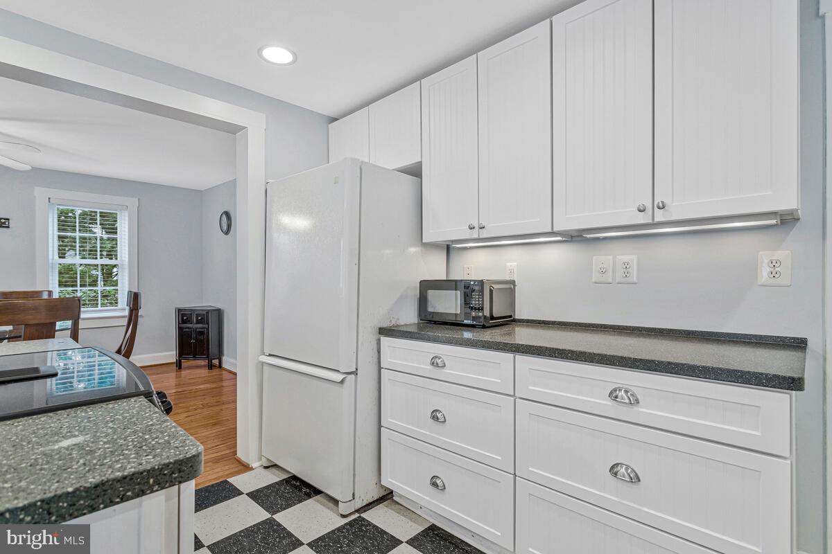 KNOTTS-WEST GLYMONT - Residential