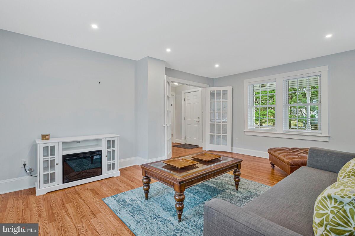 KNOTTS-WEST GLYMONT - Residential