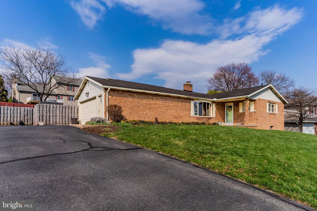 Photo of 813 Nesbit Drive, CARLISLE, PA 17013 (MLS # PACB2052026)