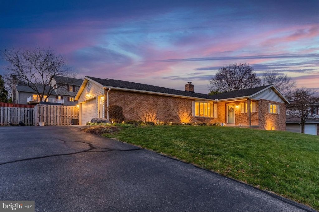 Photo of 813 Nesbit Drive, CARLISLE, PA 17013 (MLS # PACB2052026)