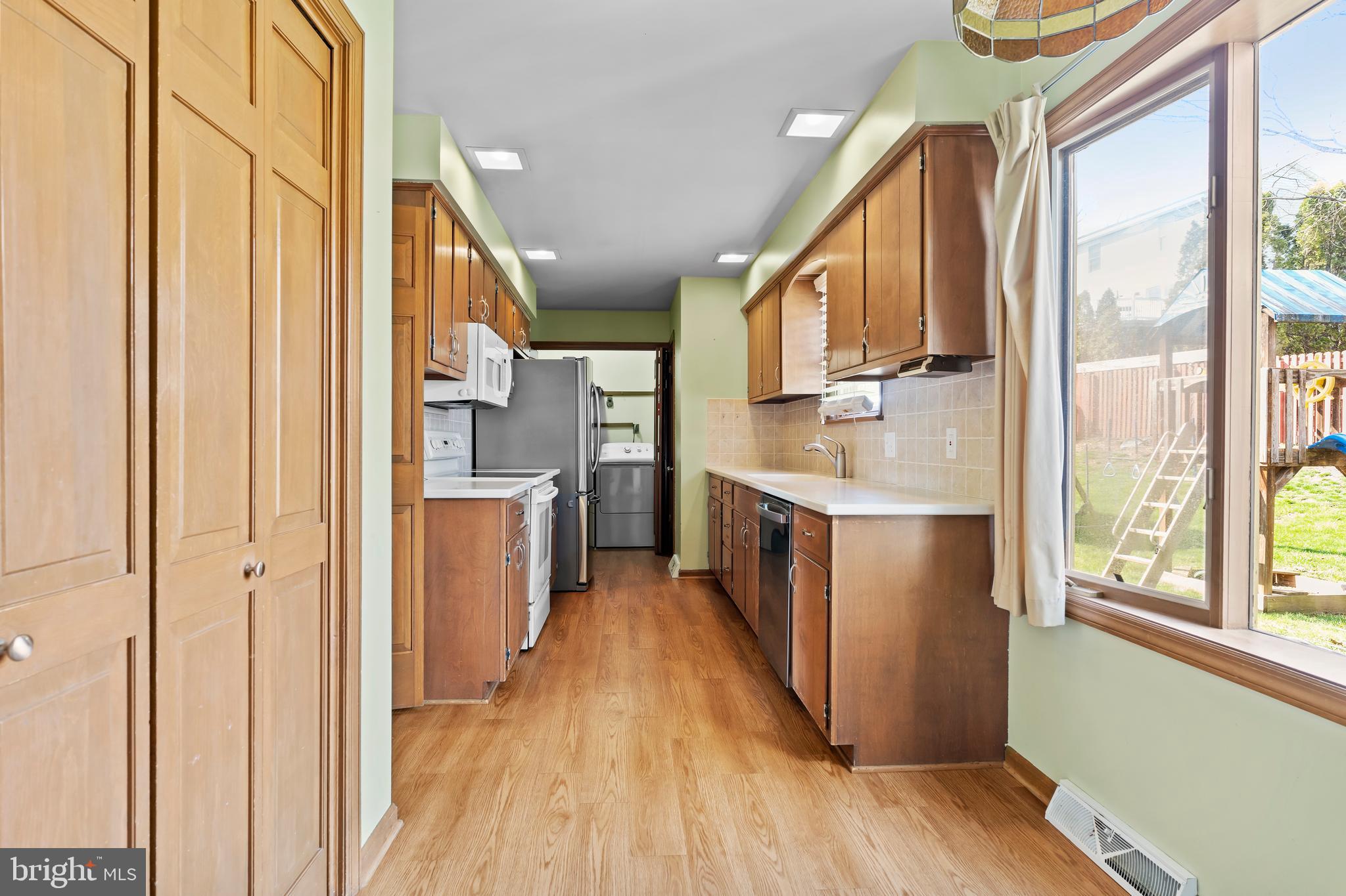 MEETING HOUSE HEIGHTS - Residential