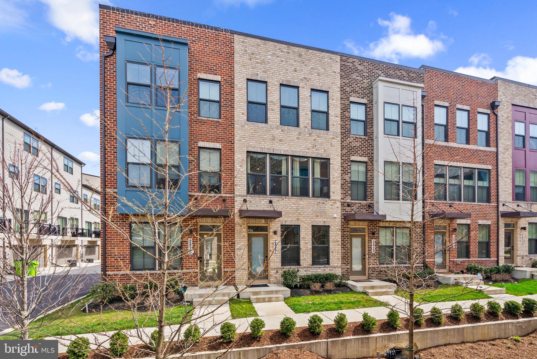 VILLAGE OF TOWNE SQUARE - Residential