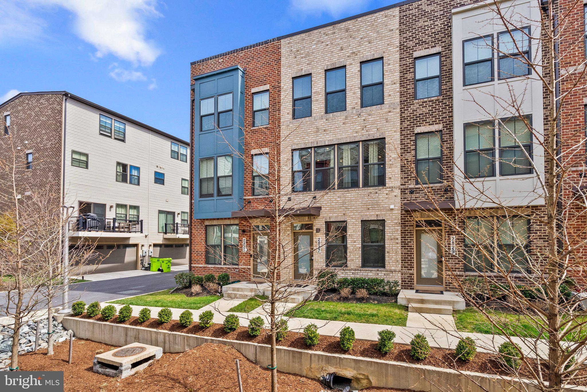 VILLAGE OF TOWNE SQUARE - Residential