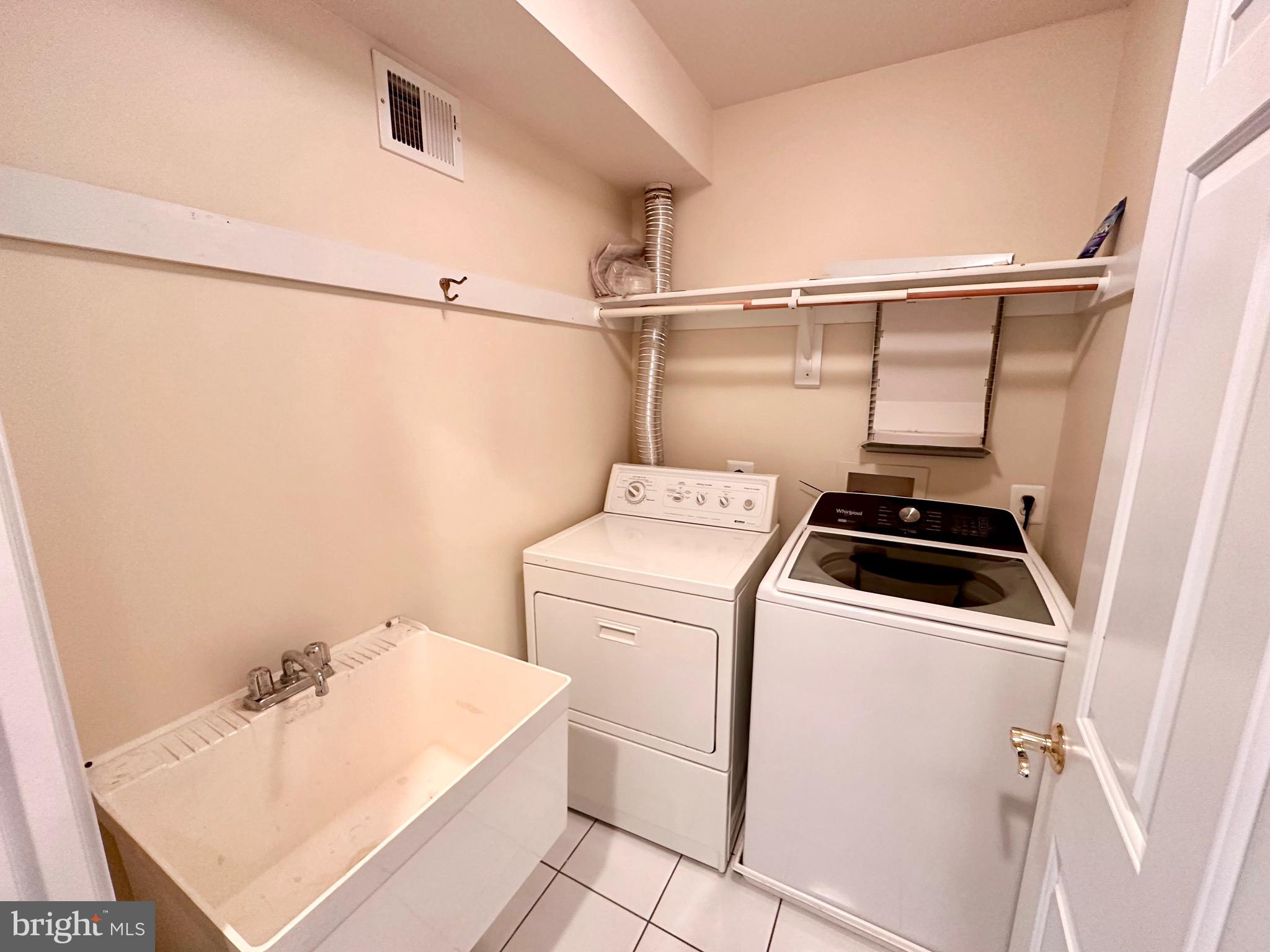 MCLEAN CREST - Residential Lease