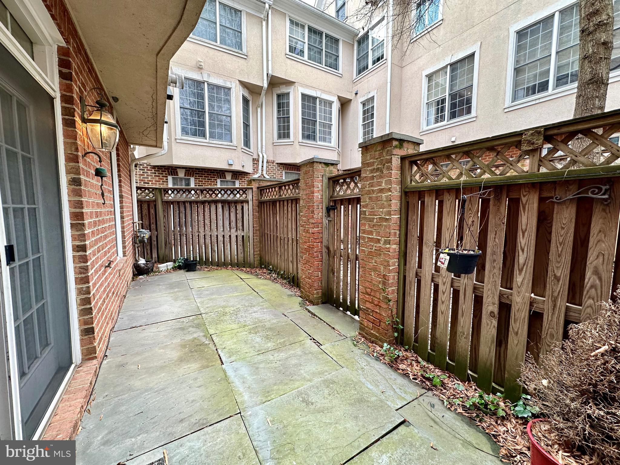 MCLEAN CREST - Residential Lease