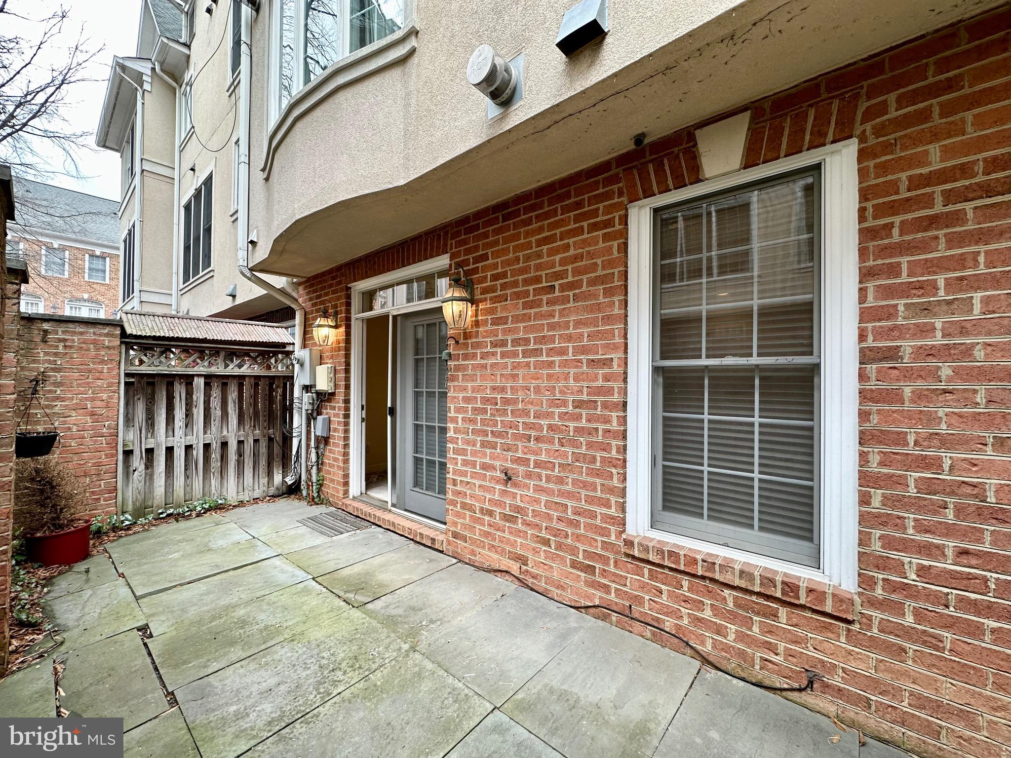 MCLEAN CREST - Residential Lease