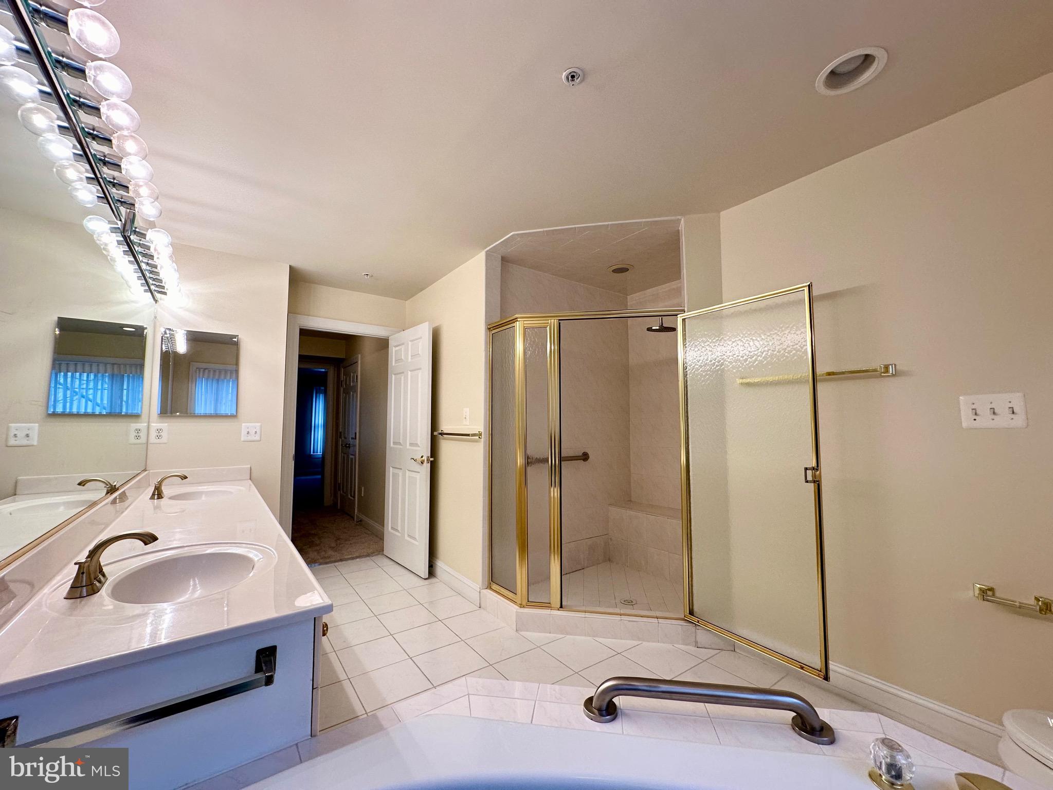 MCLEAN CREST - Residential Lease