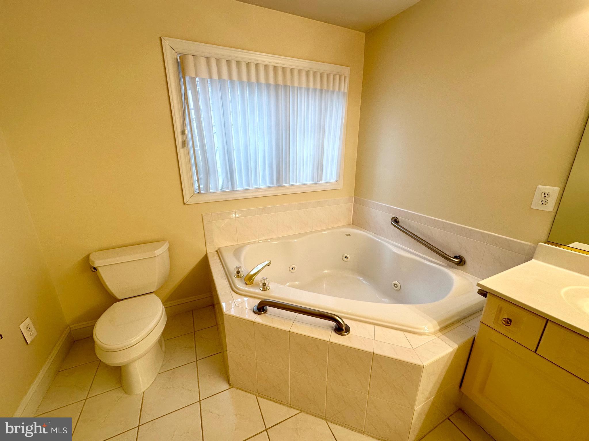 MCLEAN CREST - Residential Lease