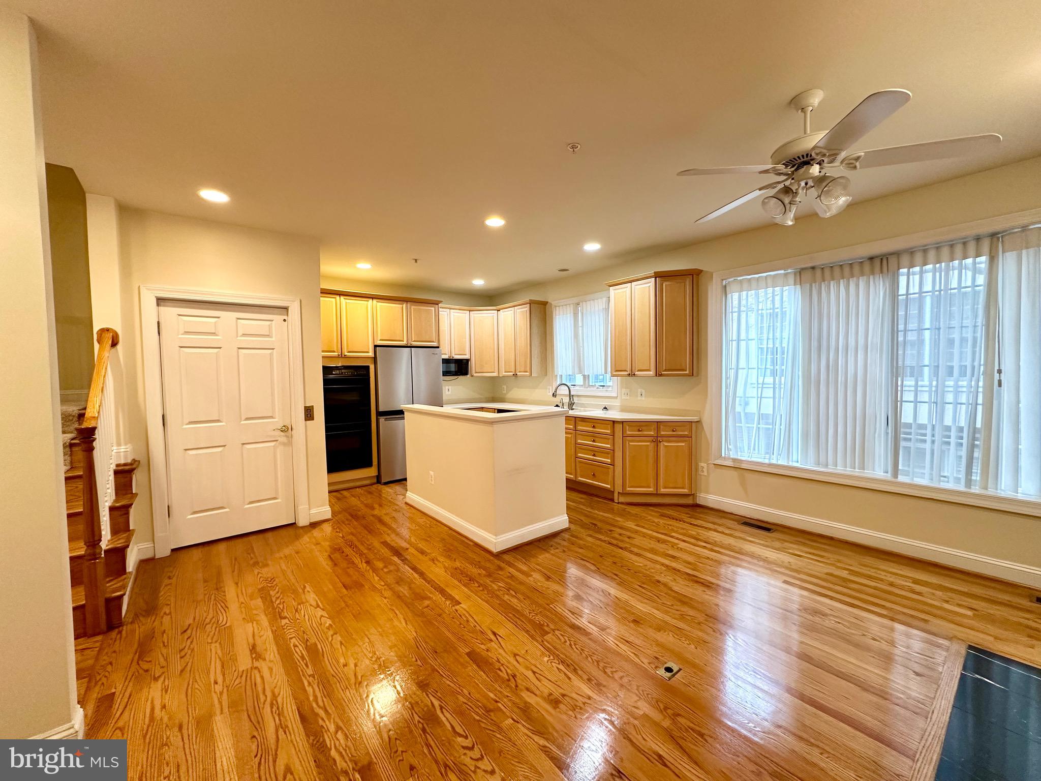 MCLEAN CREST - Residential Lease