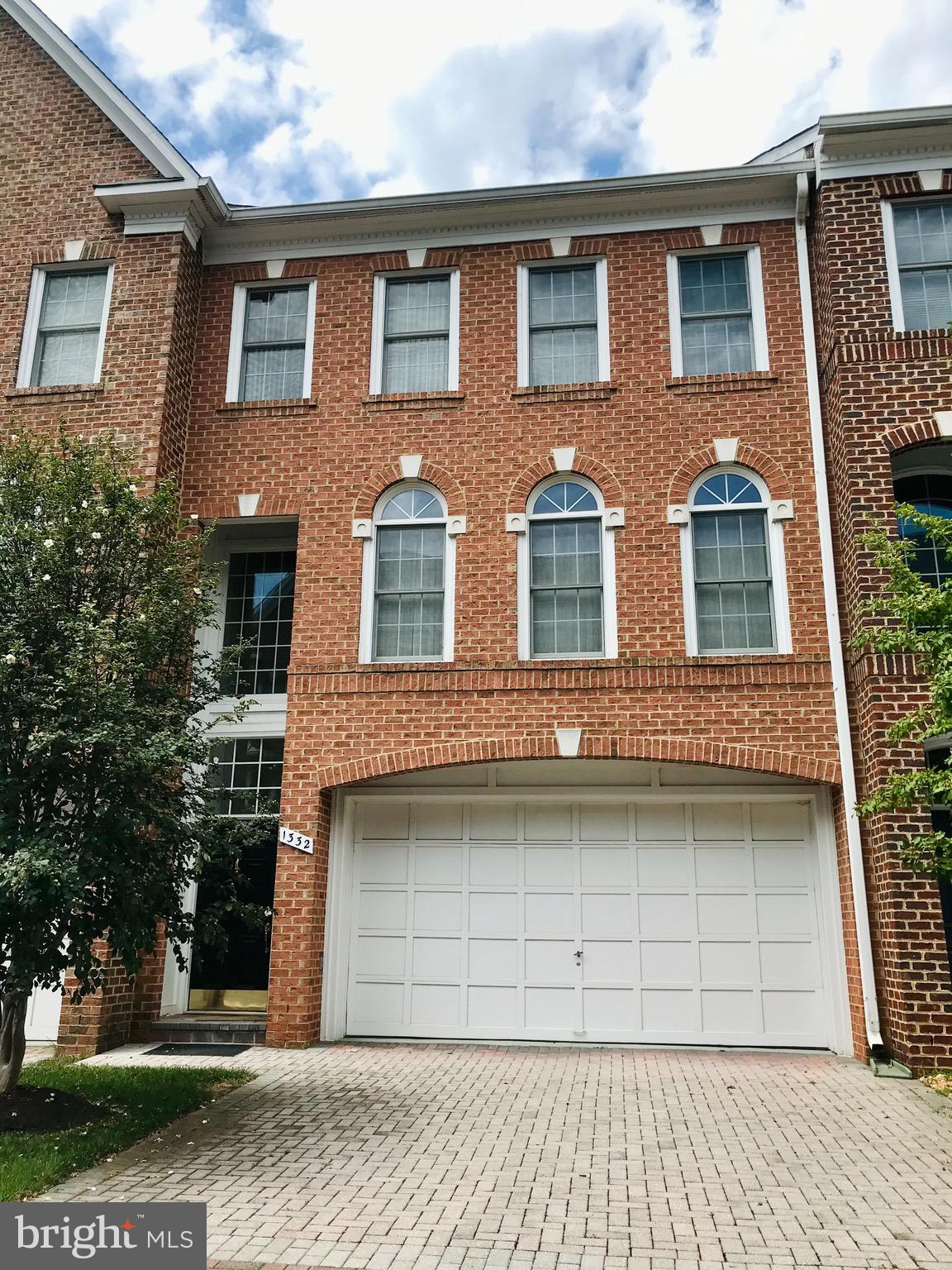 MCLEAN CREST - Residential Lease