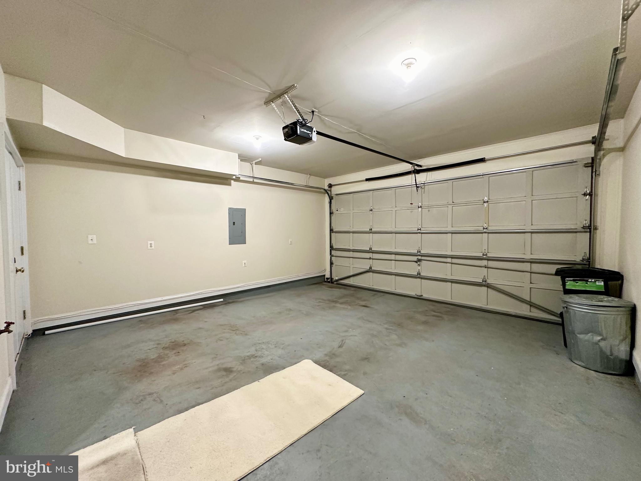 MCLEAN CREST - Residential Lease