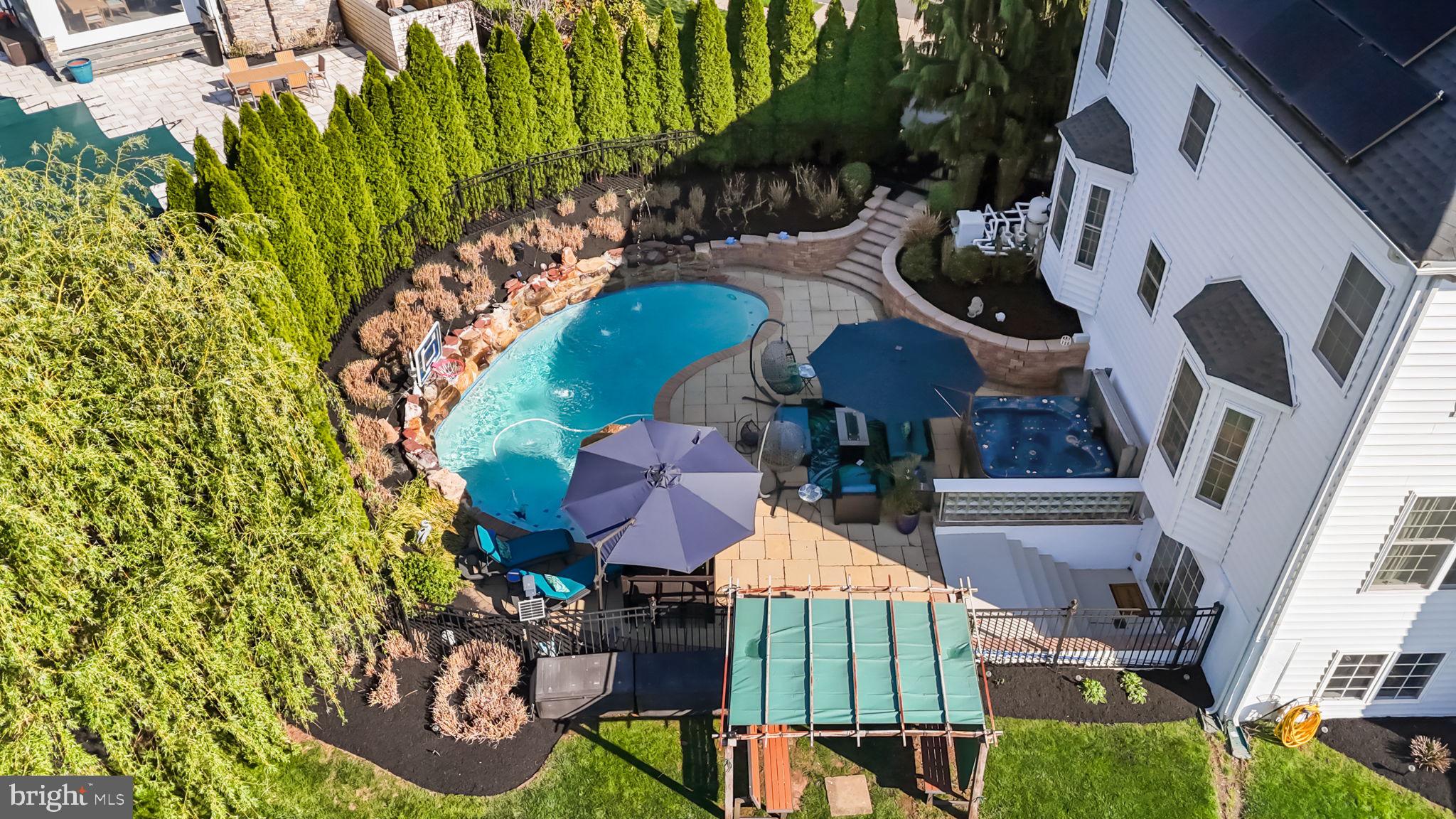 LEDERACH GOLF FAIRWY - Residential