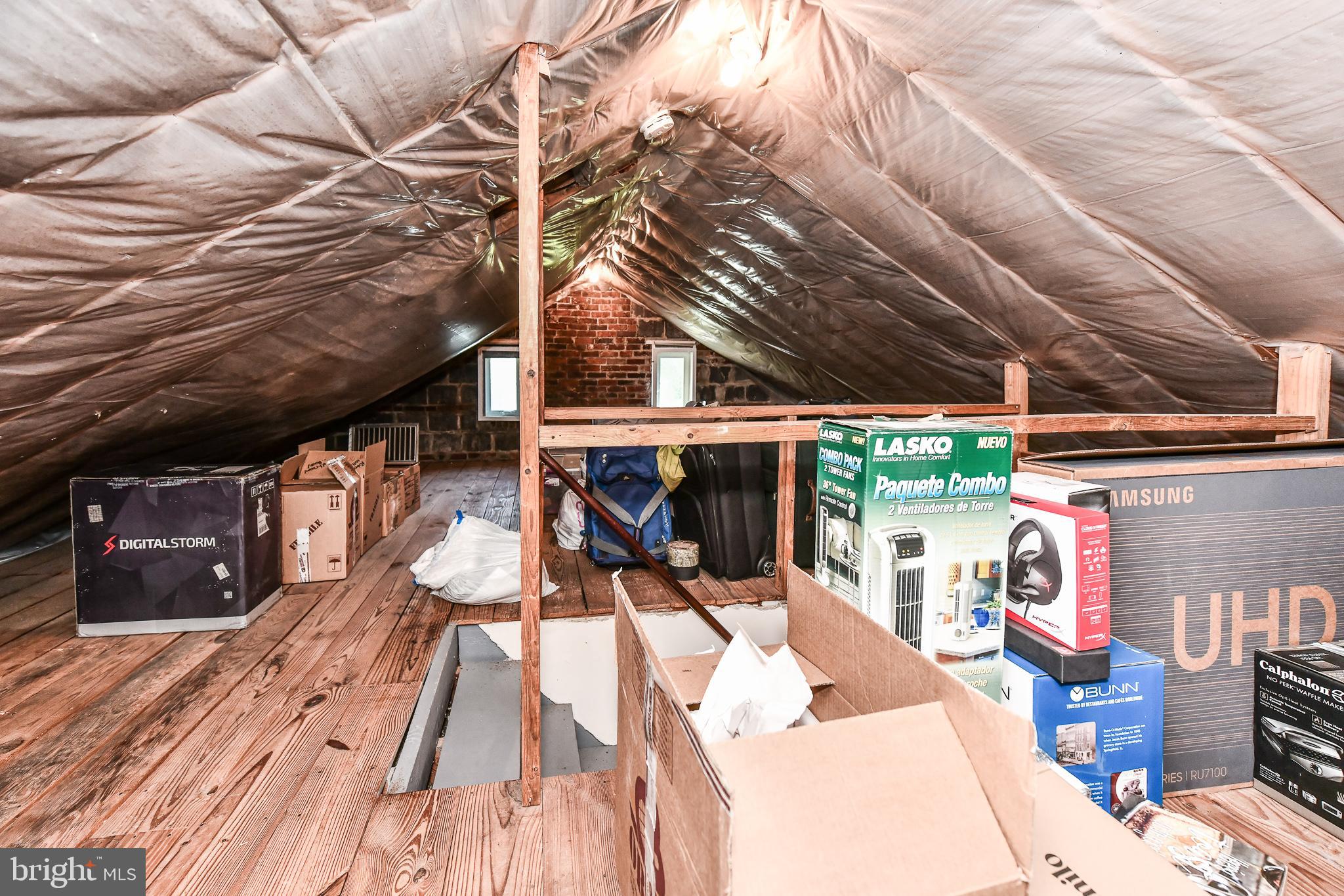 HILLWOOD - Residential Lease