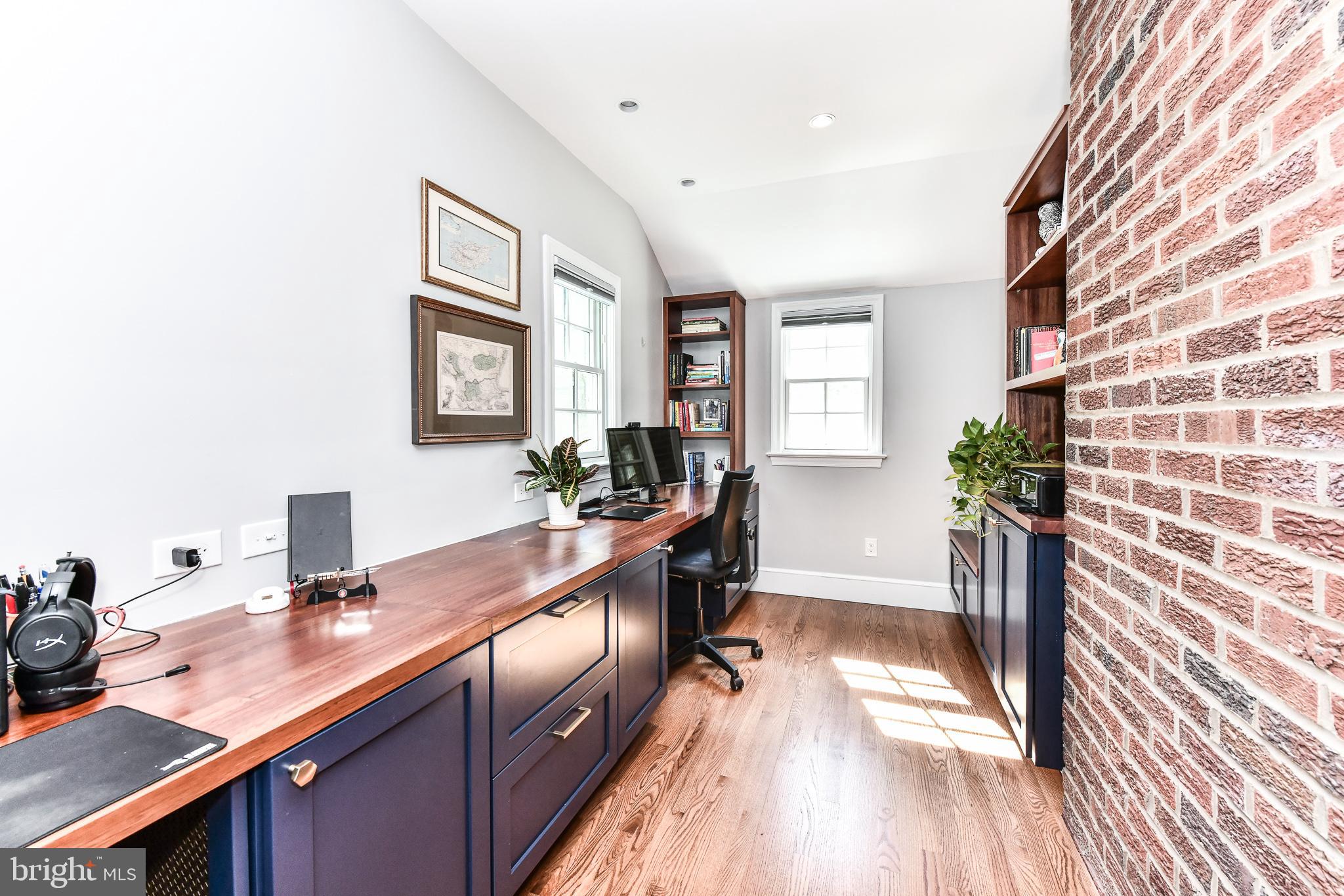 HILLWOOD - Residential Lease